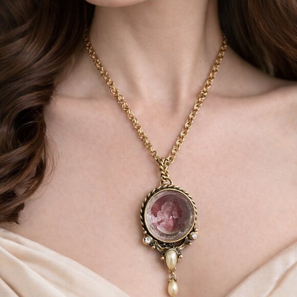 Jewelry - Elegant Gold Pendant Cameo Etched Necklace, Sweet Romance